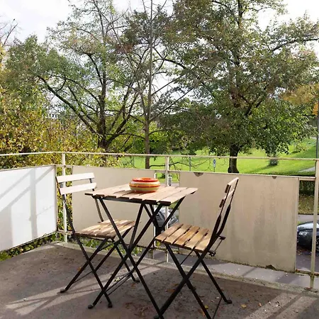Peaceful Park Balcony Apartamento